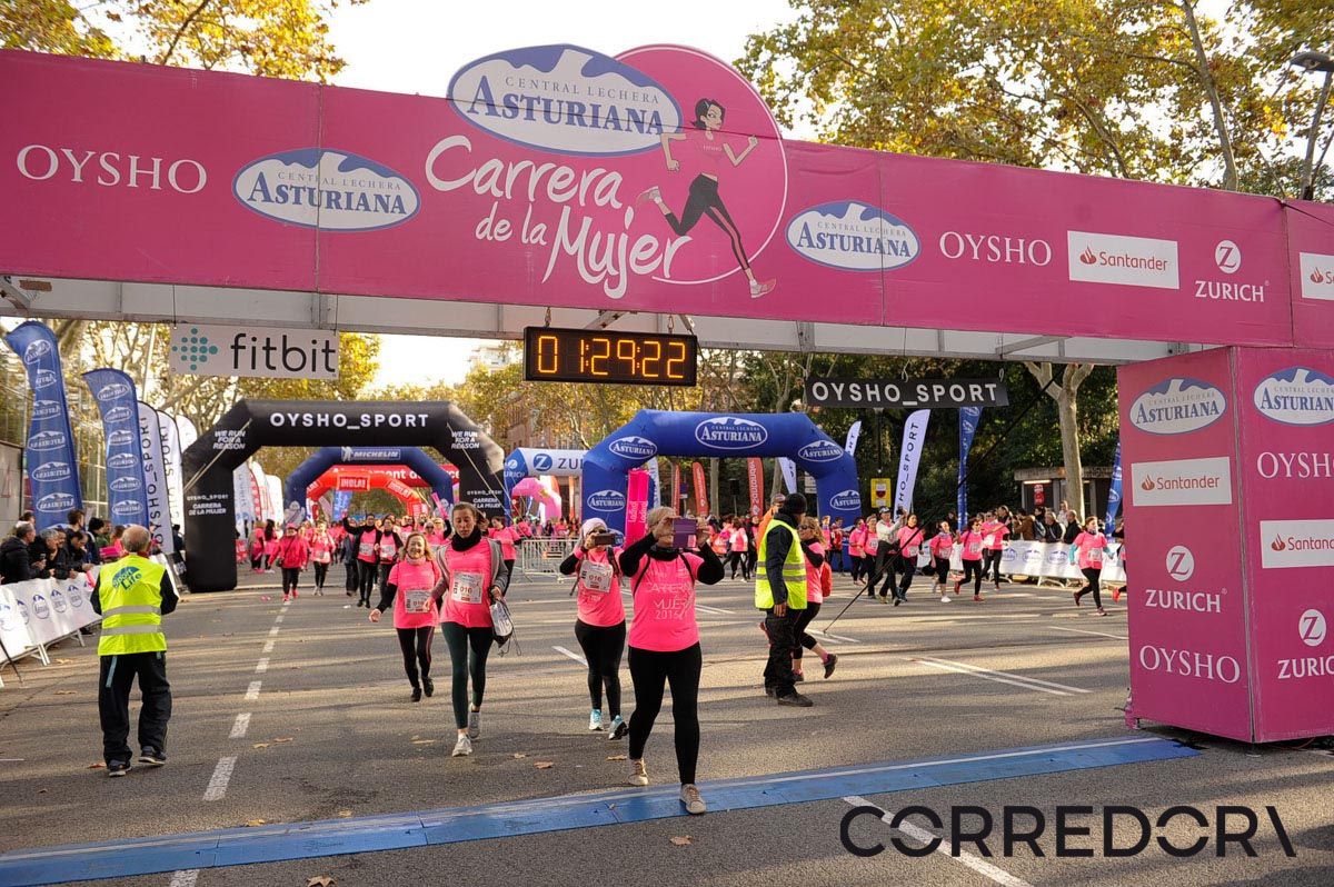 Llegada de la Carrera de la Mujer de Barcelona (ARCO IZQUIERDO 71)