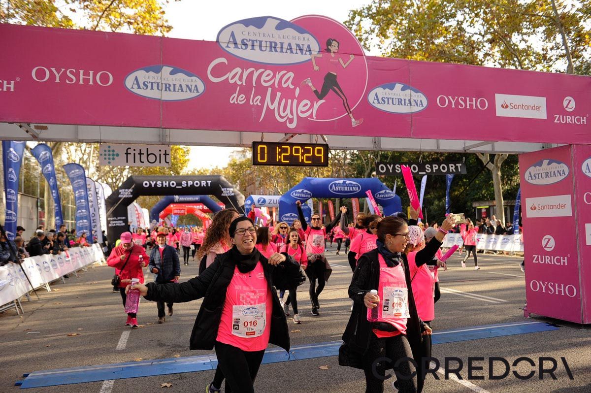 Llegada de la Carrera de la Mujer de Barcelona (ARCO IZQUIERDO 71)