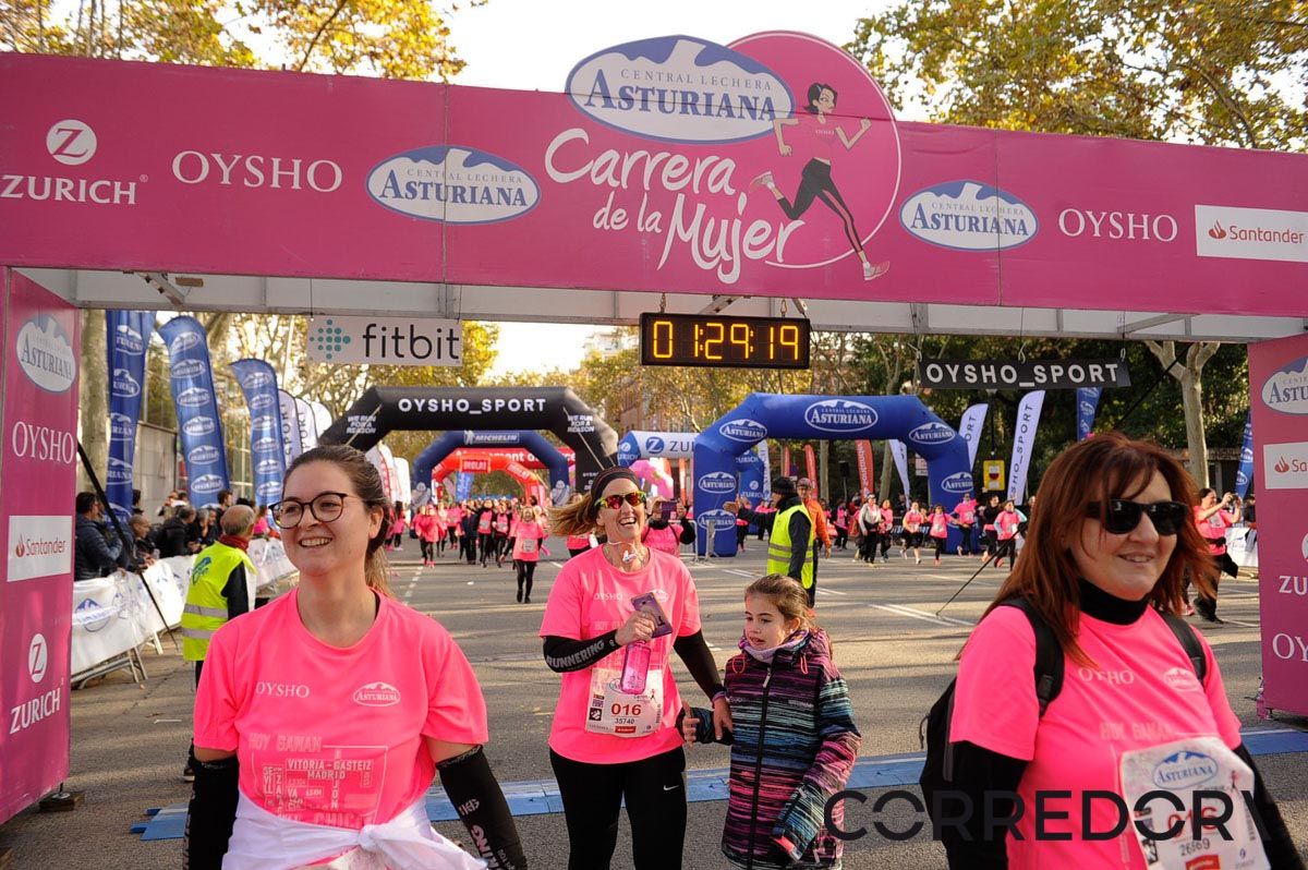 Llegada de la Carrera de la Mujer de Barcelona (ARCO IZQUIERDO 71)