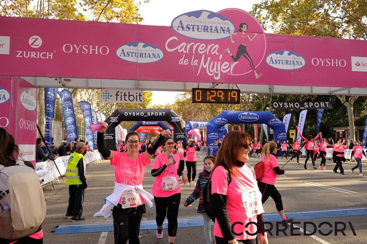 Llegada de la Carrera de la Mujer de Barcelona (ARCO IZQUIERDO 71)