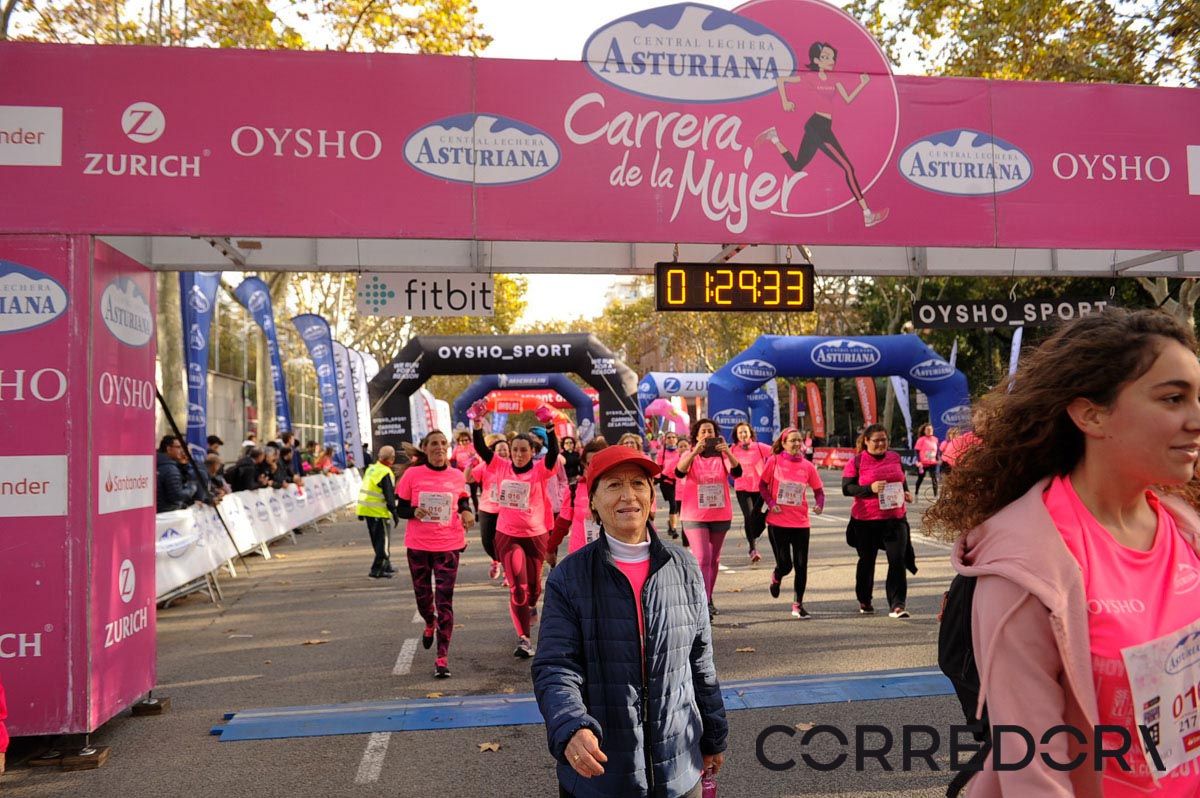 Llegada de la Carrera de la Mujer de Barcelona (ARCO IZQUIERDO 71)