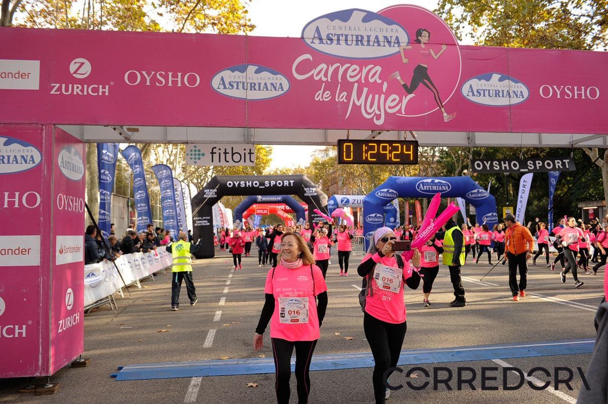 Llegada de la Carrera de la Mujer de Barcelona (ARCO IZQUIERDO 71)
