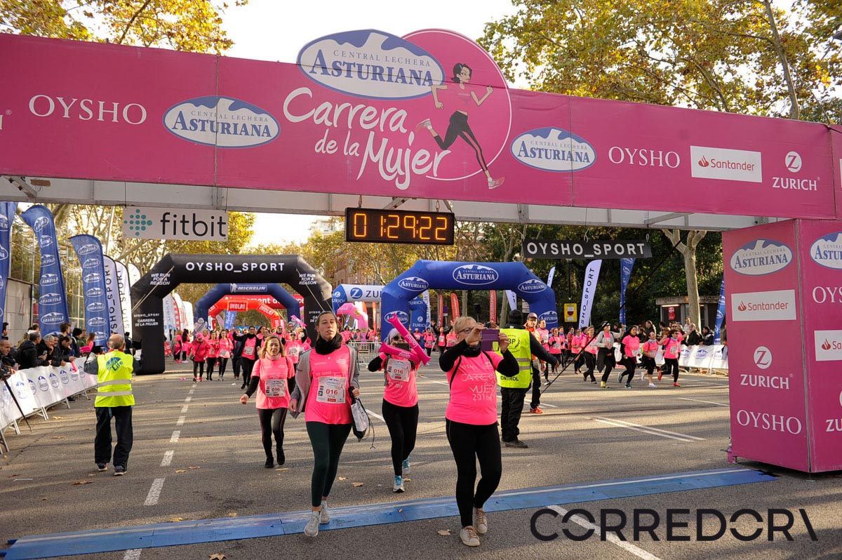 Llegada de la Carrera de la Mujer de Barcelona (ARCO IZQUIERDO 71)