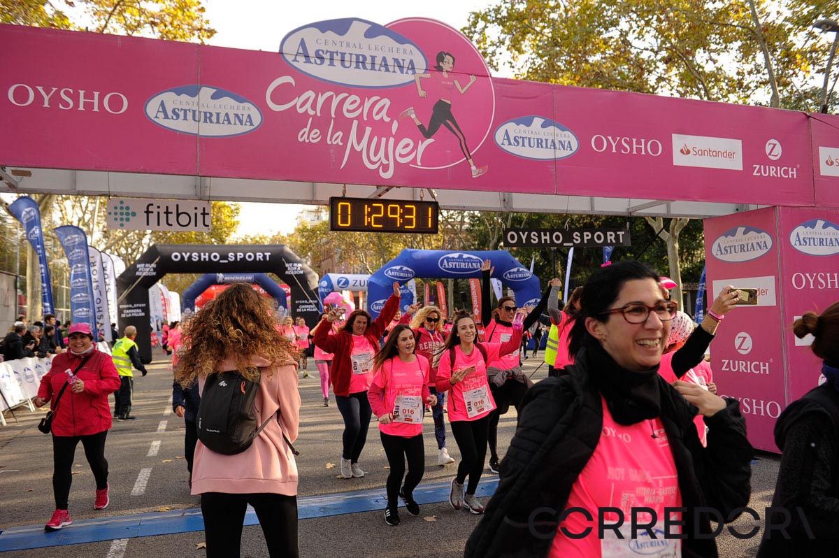 Llegada de la Carrera de la Mujer de Barcelona (ARCO IZQUIERDO 71)