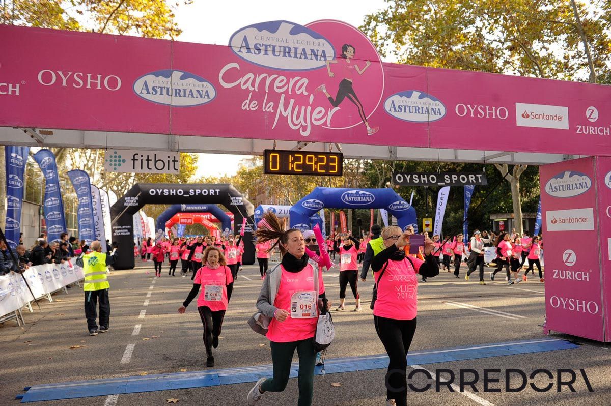 Llegada de la Carrera de la Mujer de Barcelona (ARCO IZQUIERDO 71)