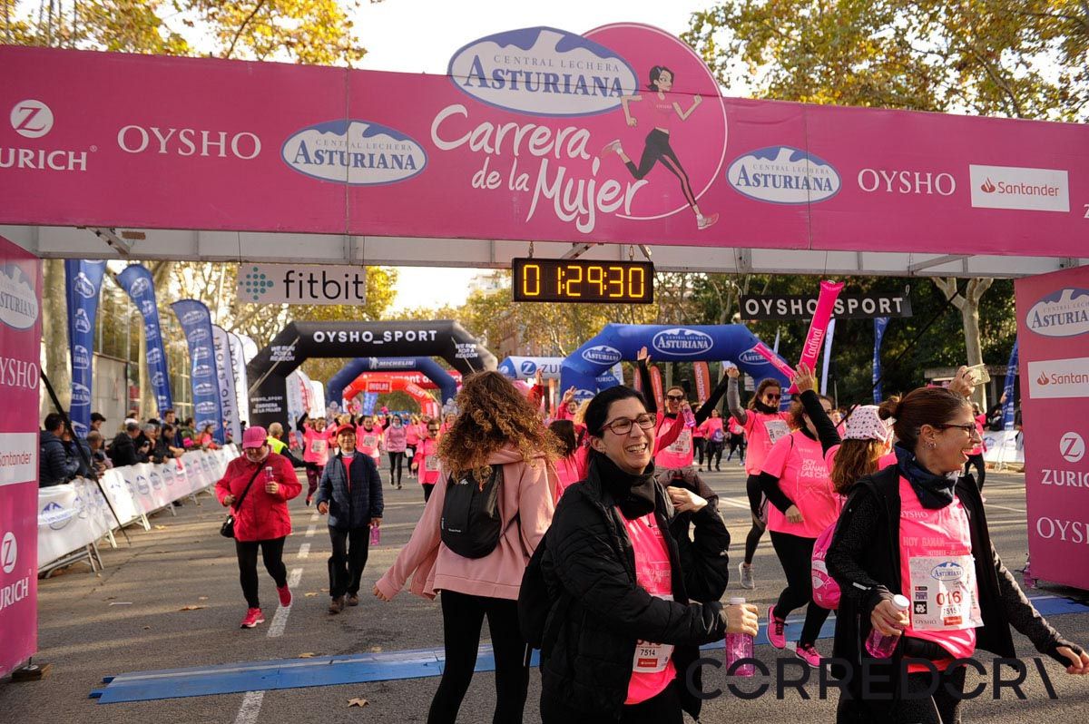 Llegada de la Carrera de la Mujer de Barcelona (ARCO IZQUIERDO 71)