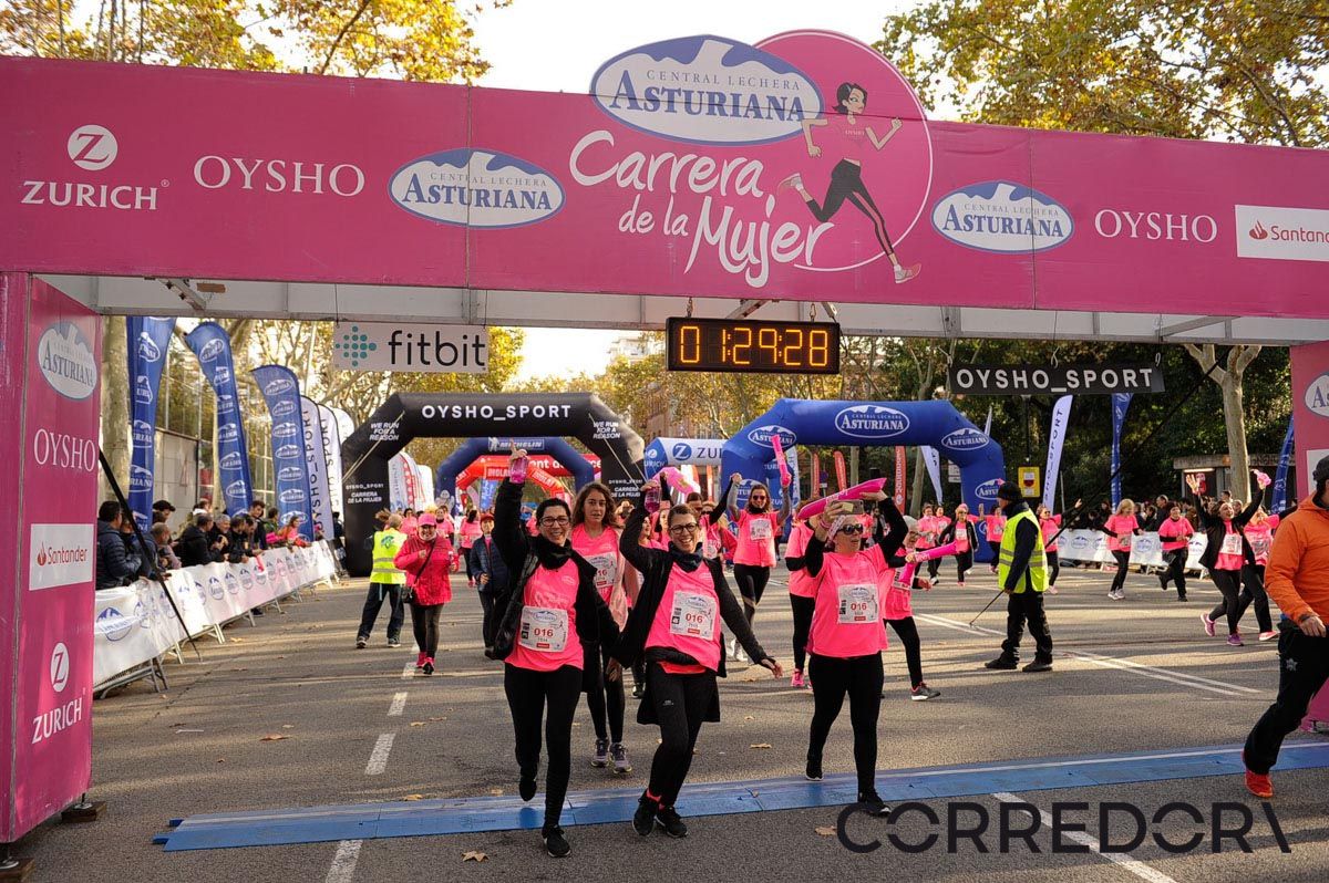 Llegada de la Carrera de la Mujer de Barcelona (ARCO IZQUIERDO 71)