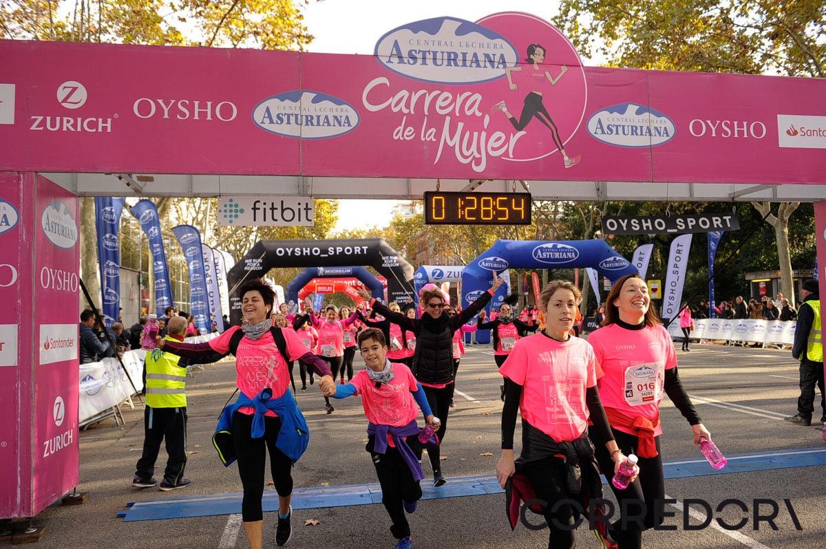 Llegada de la Carrera de la Mujer de Barcelona (ARCO IZQUIERDO 71)