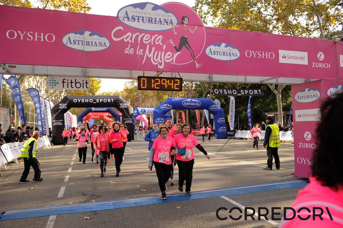 Llegada de la Carrera de la Mujer de Barcelona (ARCO IZQUIERDO 72)