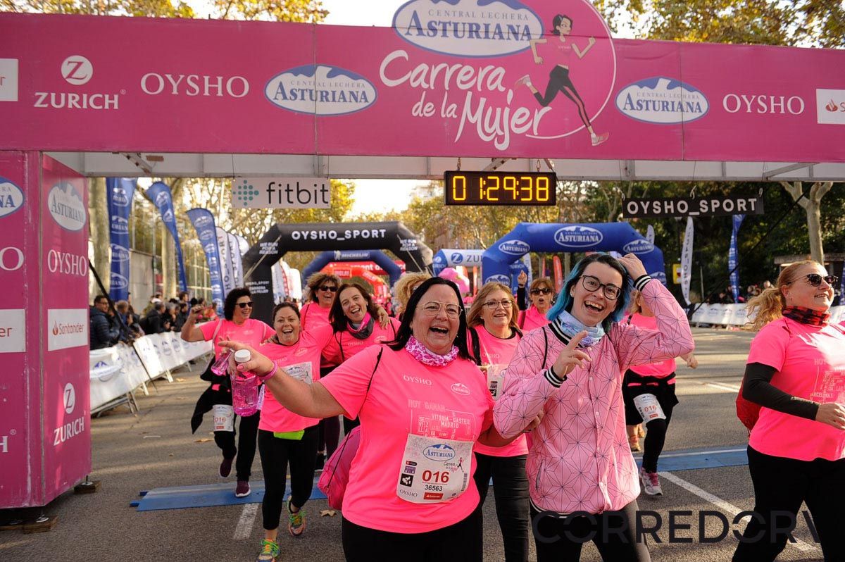 Llegada de la Carrera de la Mujer de Barcelona (ARCO IZQUIERDO 72)