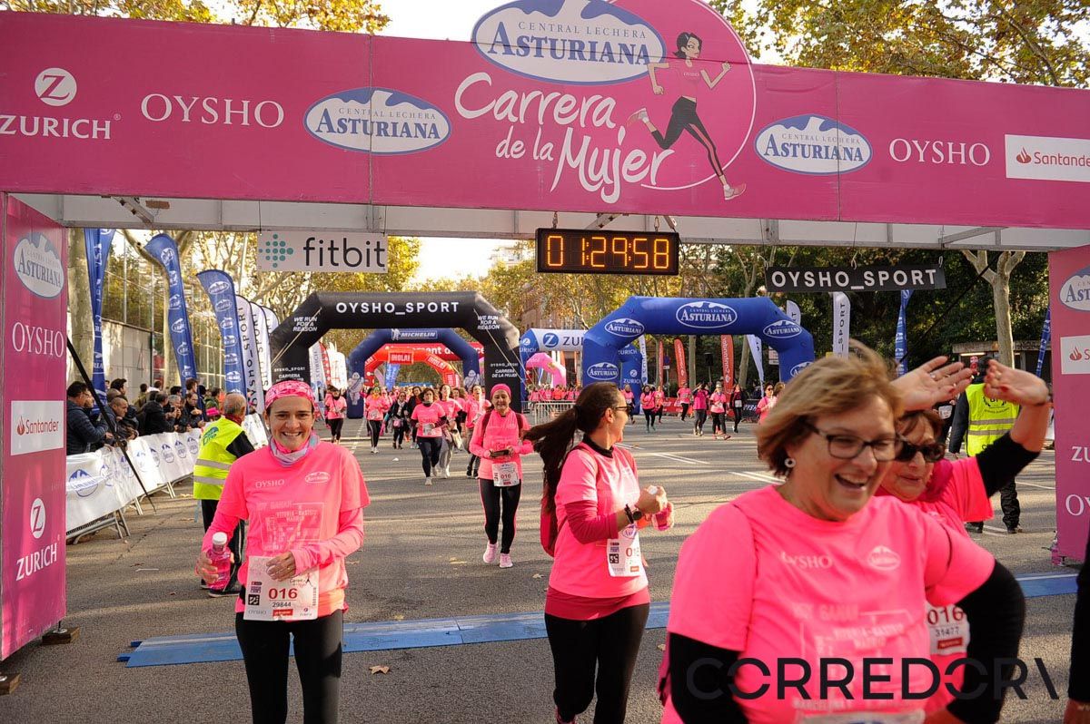 Llegada de la Carrera de la Mujer de Barcelona (ARCO IZQUIERDO 72)