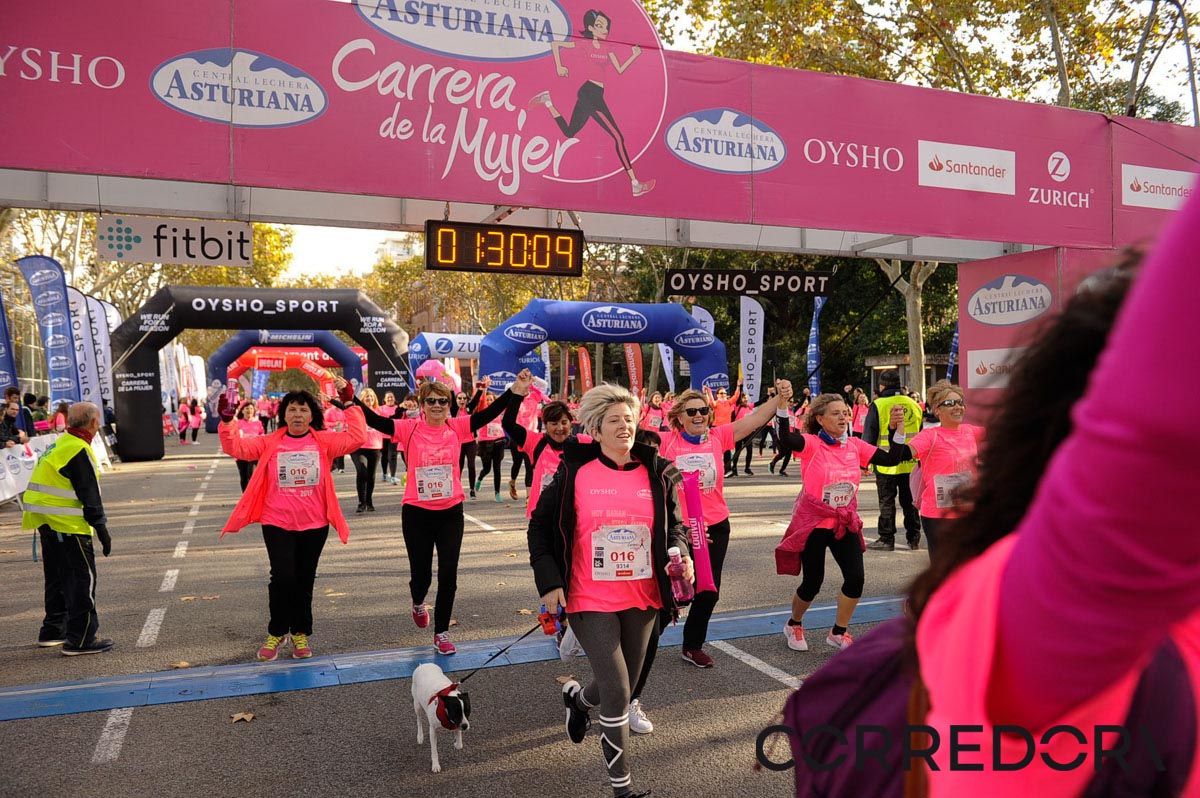 Llegada de la Carrera de la Mujer de Barcelona (ARCO IZQUIERDO 73)