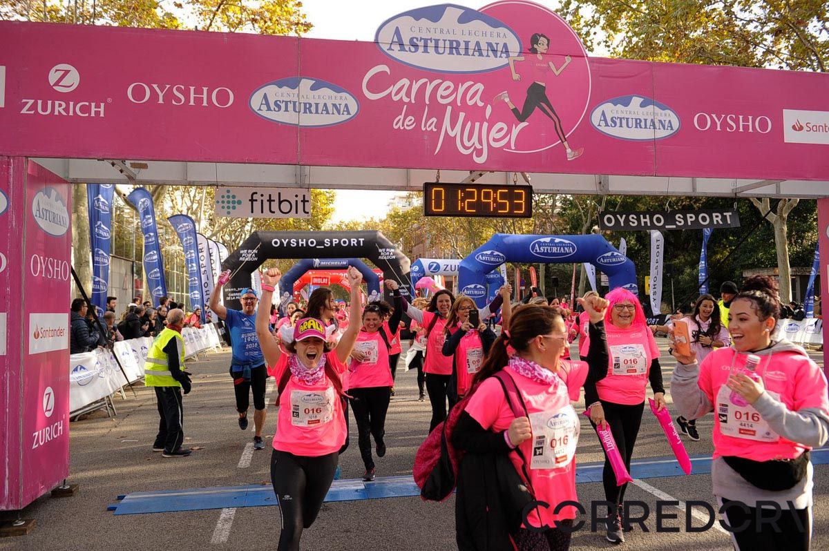 Llegada de la Carrera de la Mujer de Barcelona (ARCO IZQUIERDO 72)
