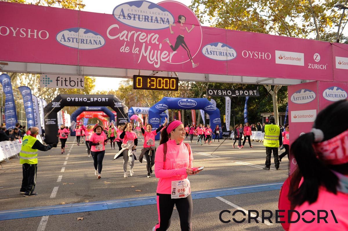 Llegada de la Carrera de la Mujer de Barcelona (ARCO IZQUIERDO 72)