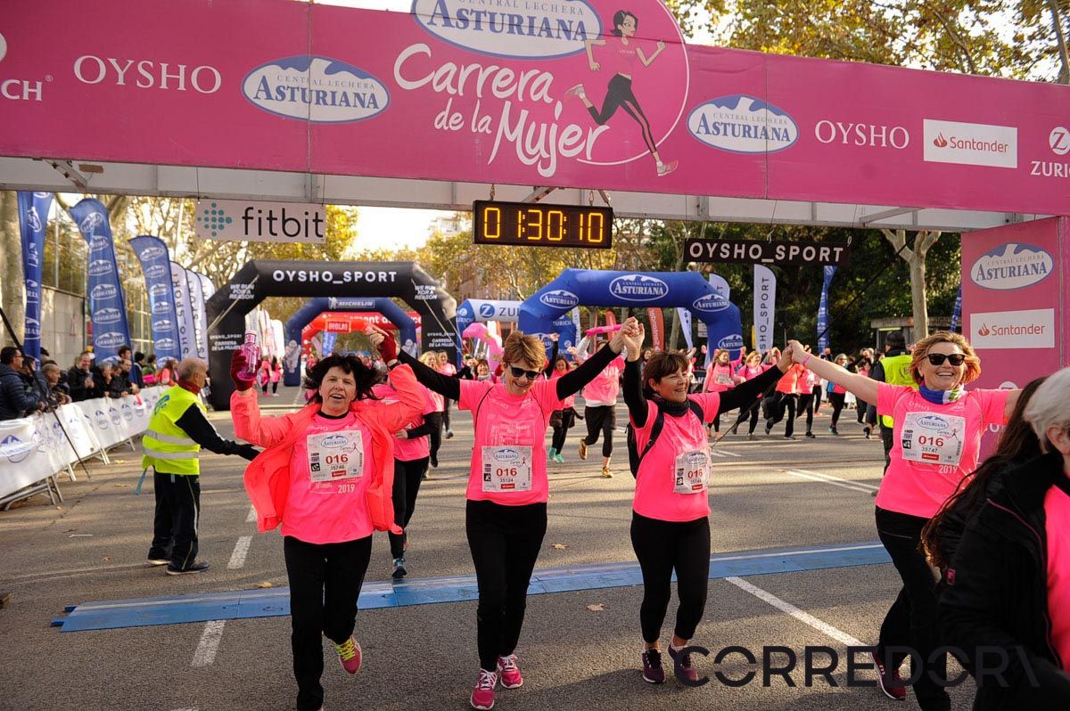 Llegada de la Carrera de la Mujer de Barcelona (ARCO IZQUIERDO 73)