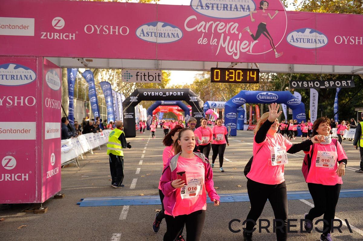 Llegada de la Carrera de la Mujer de Barcelona (ARCO IZQUIERDO 73)