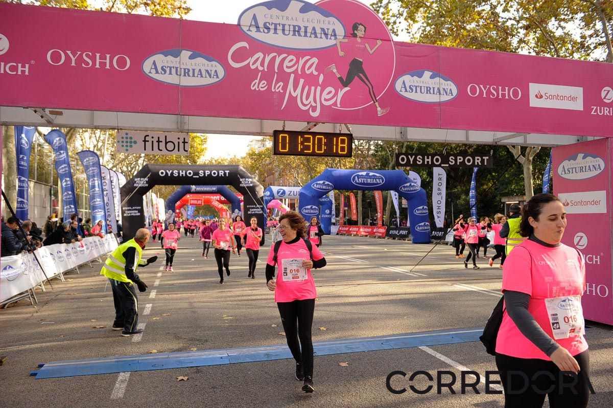 Llegada de la Carrera de la Mujer de Barcelona (ARCO IZQUIERDO 73)
