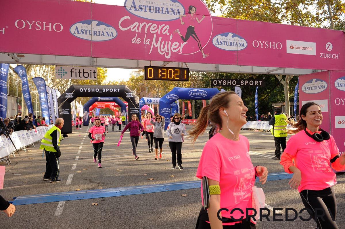 Llegada de la Carrera de la Mujer de Barcelona (ARCO IZQUIERDO 73)