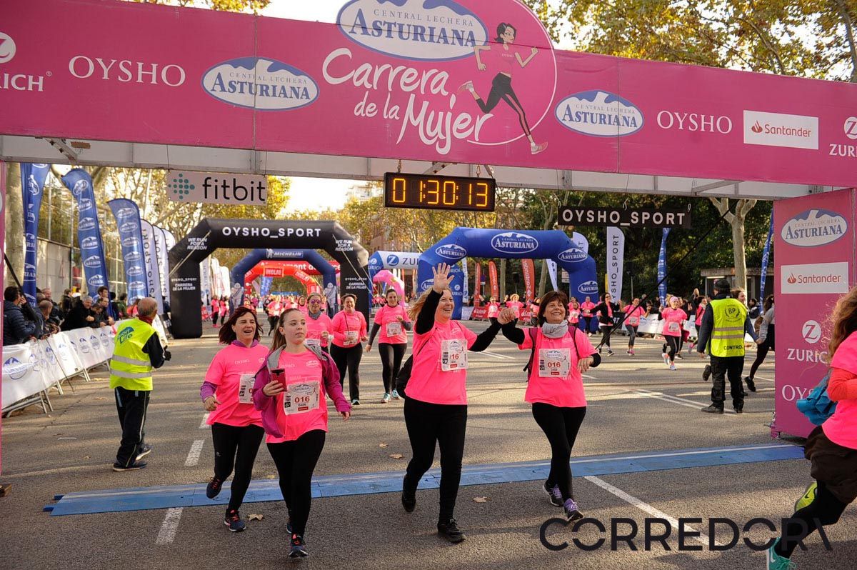Llegada de la Carrera de la Mujer de Barcelona (ARCO IZQUIERDO 73)