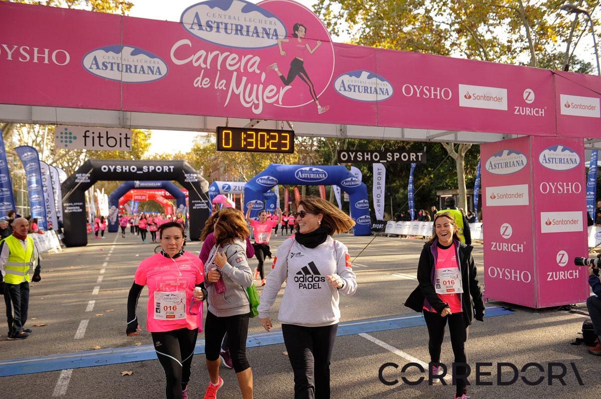 Llegada de la Carrera de la Mujer de Barcelona (ARCO IZQUIERDO 73)
