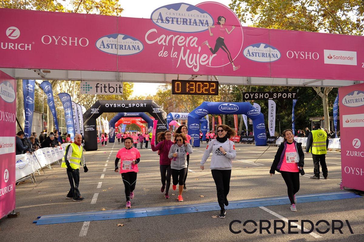 Llegada de la Carrera de la Mujer de Barcelona (ARCO IZQUIERDO 73)