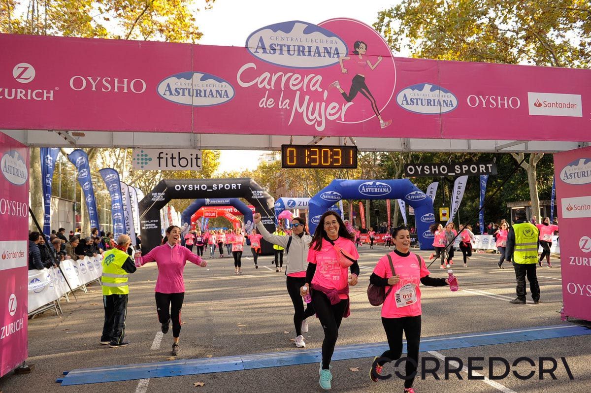 Llegada de la Carrera de la Mujer de Barcelona (ARCO IZQUIERDO 73)