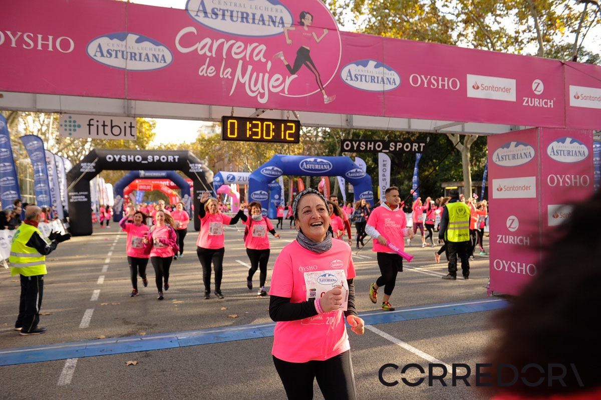 Llegada de la Carrera de la Mujer de Barcelona (ARCO IZQUIERDO 73)