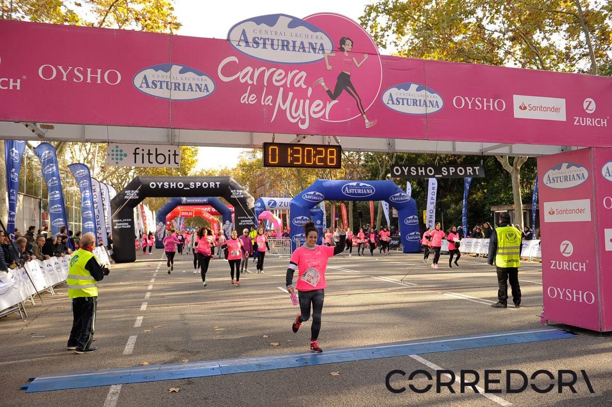 Llegada de la Carrera de la Mujer de Barcelona (ARCO IZQUIERDO 73)
