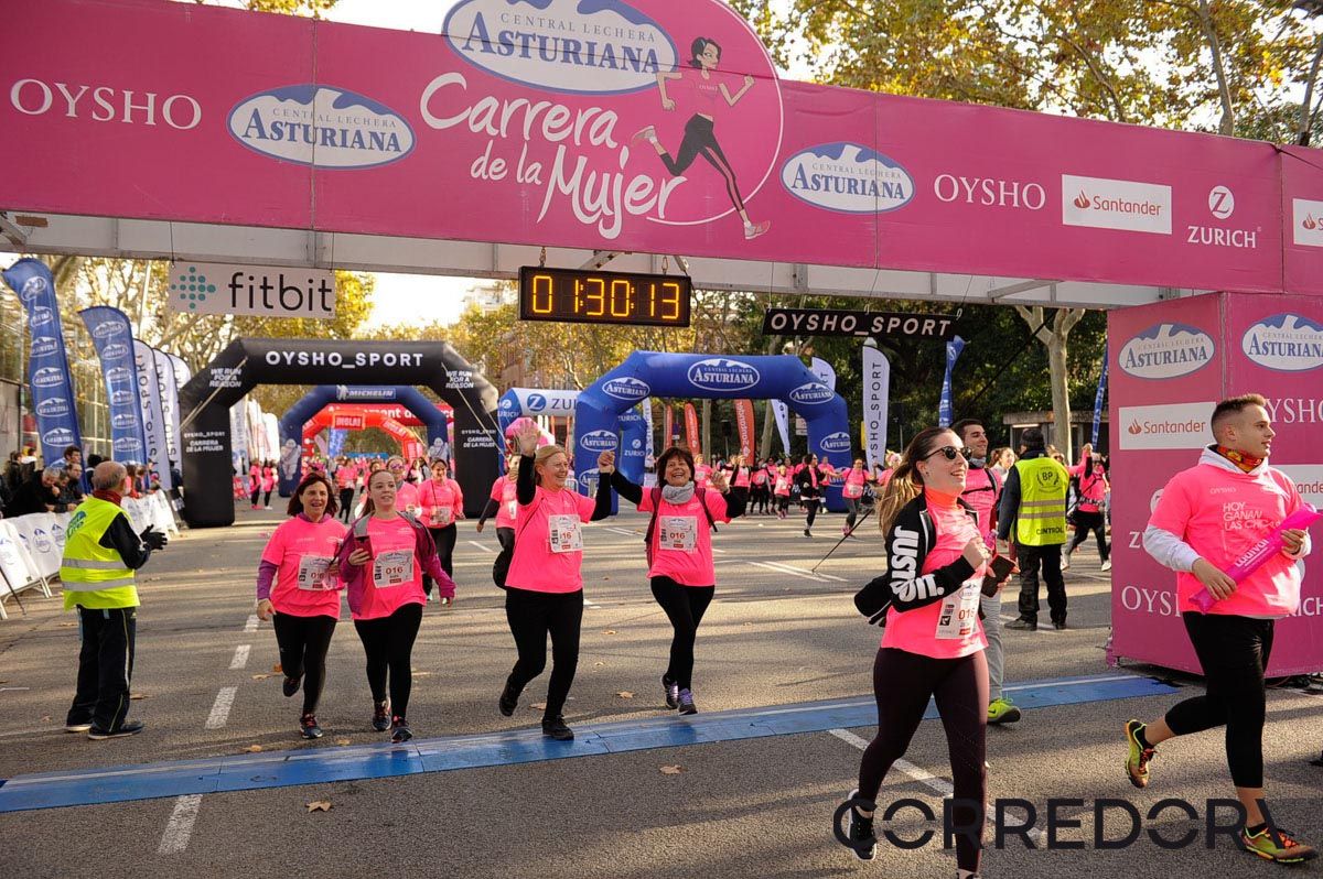 Llegada de la Carrera de la Mujer de Barcelona (ARCO IZQUIERDO 73)