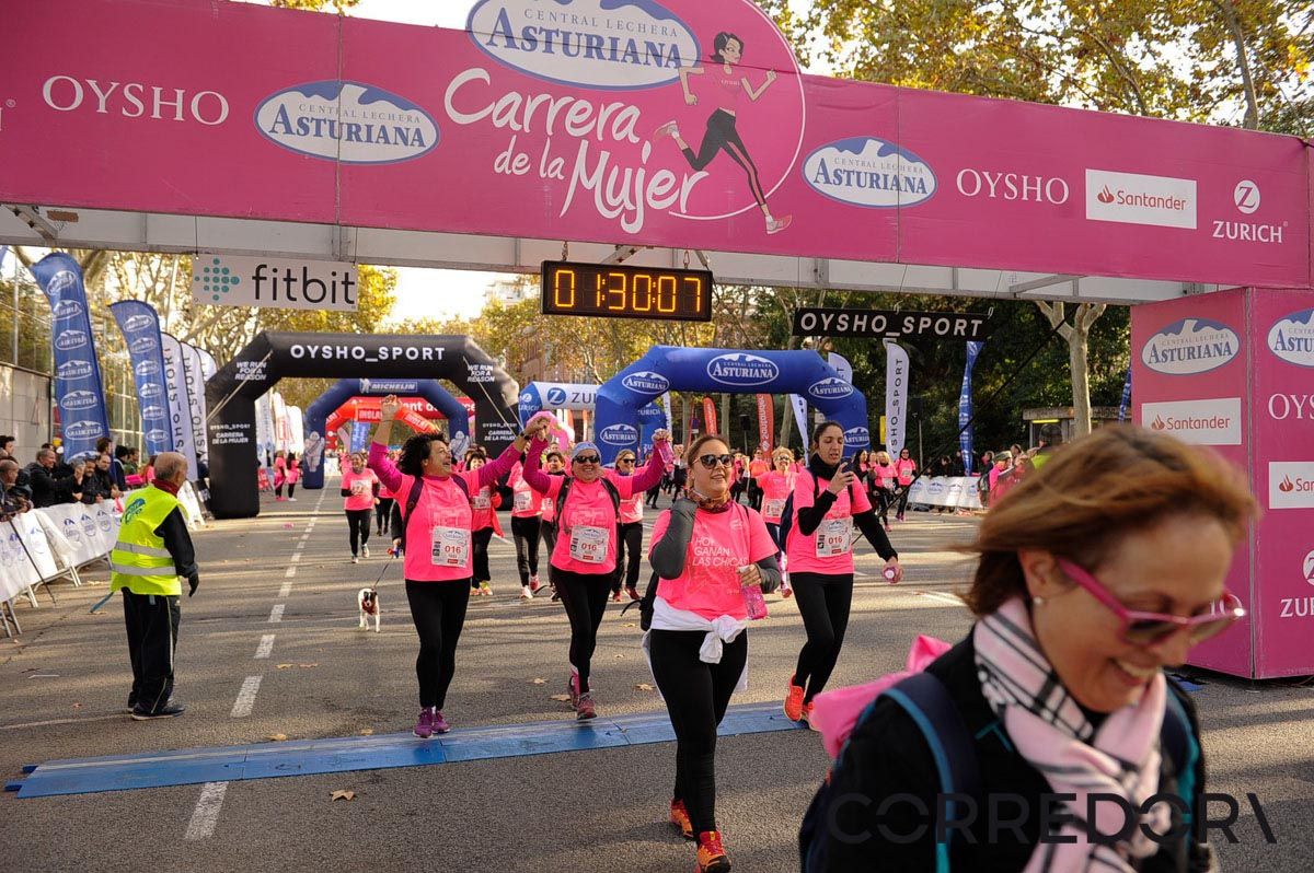 Llegada de la Carrera de la Mujer de Barcelona (ARCO IZQUIERDO 73)
