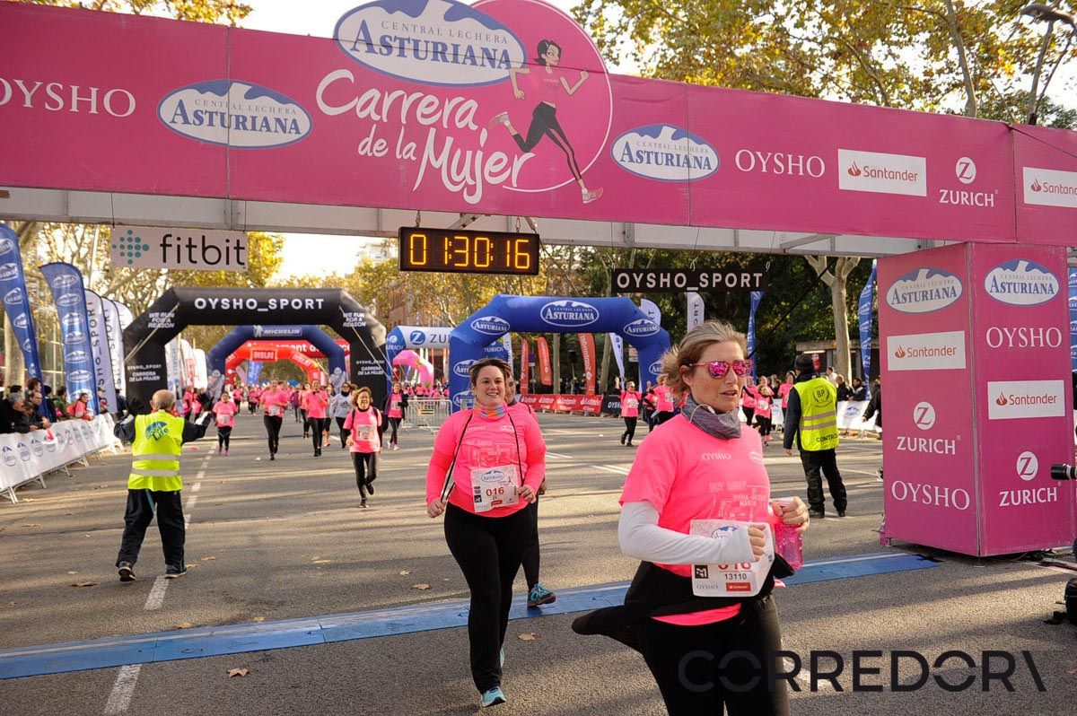 Llegada de la Carrera de la Mujer de Barcelona (ARCO IZQUIERDO 73)