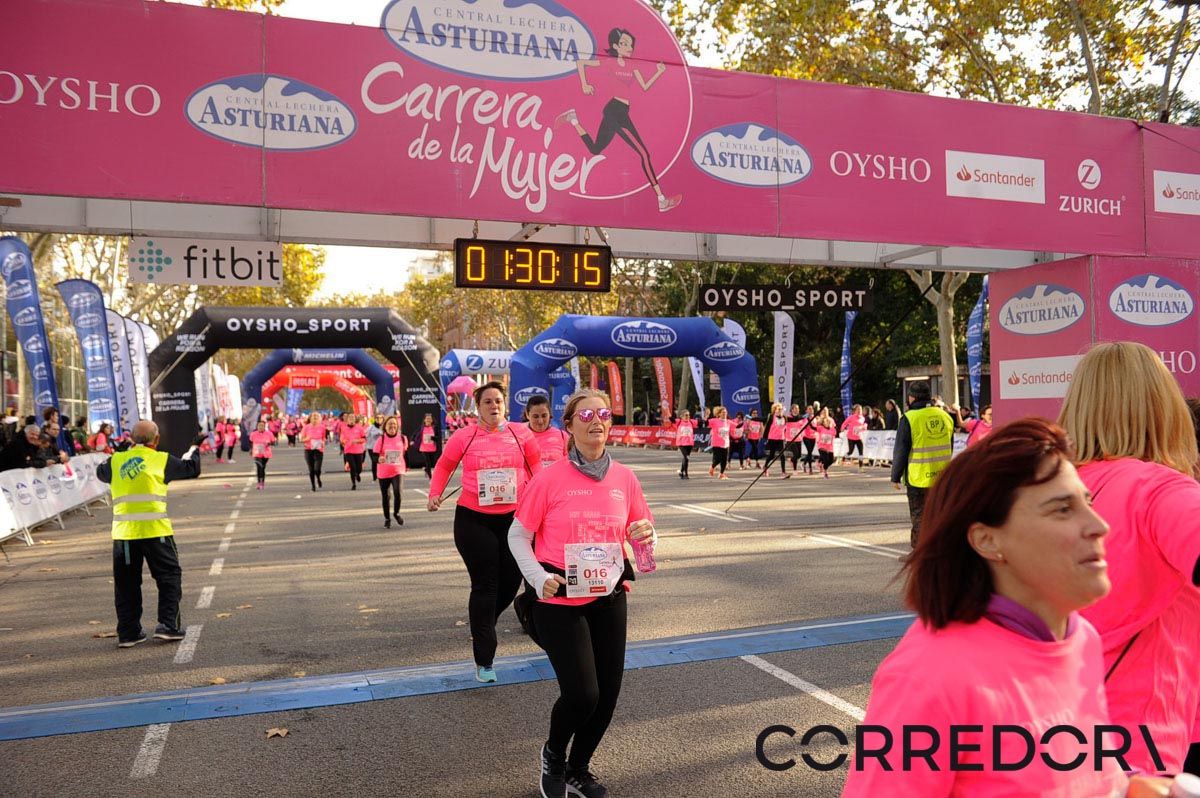 Llegada de la Carrera de la Mujer de Barcelona (ARCO IZQUIERDO 73)