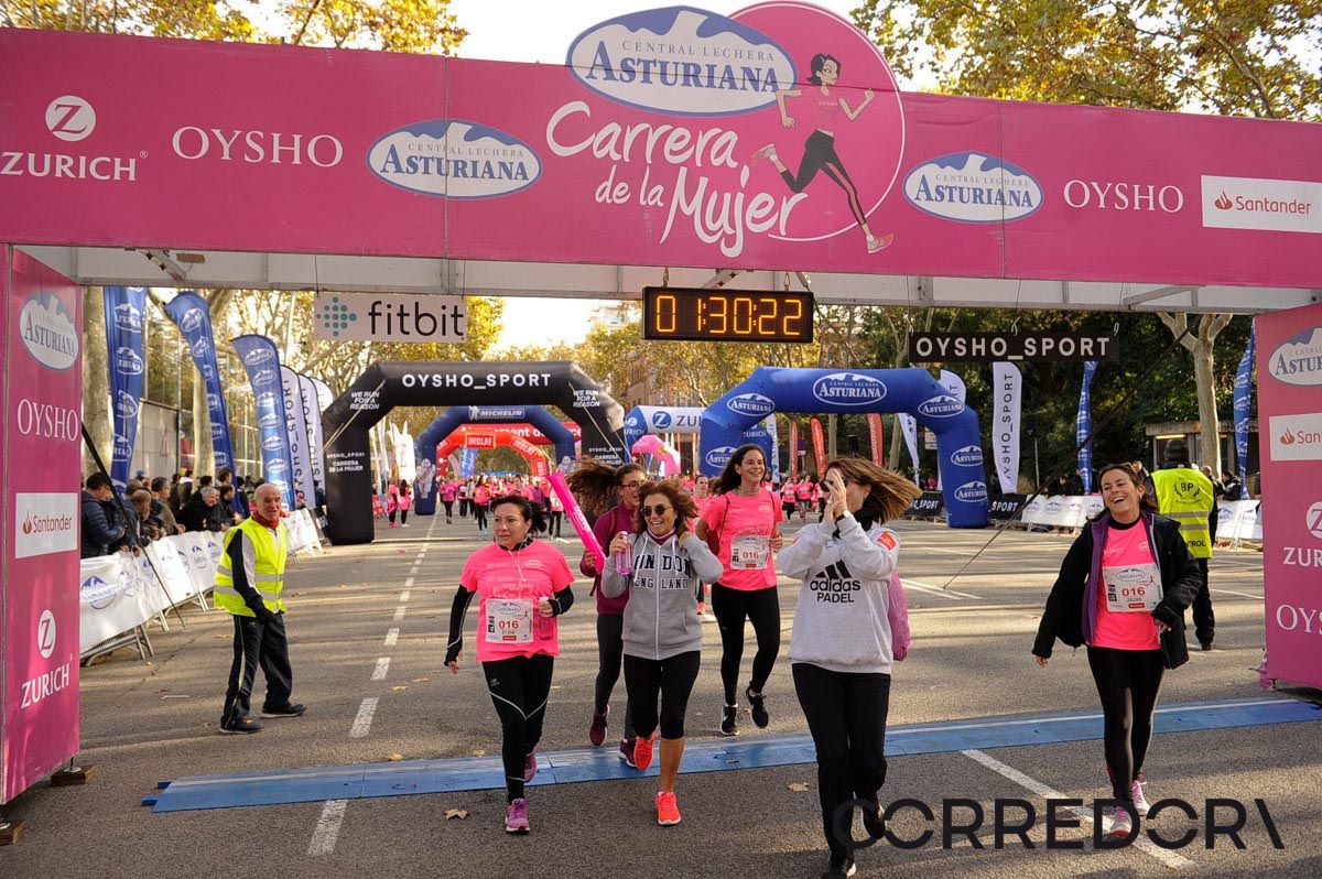 Llegada de la Carrera de la Mujer de Barcelona (ARCO IZQUIERDO 73)