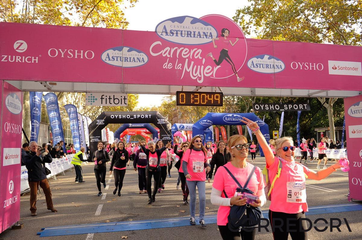 Llegada de la Carrera de la Mujer de Barcelona (ARCO IZQUIERDO 74)