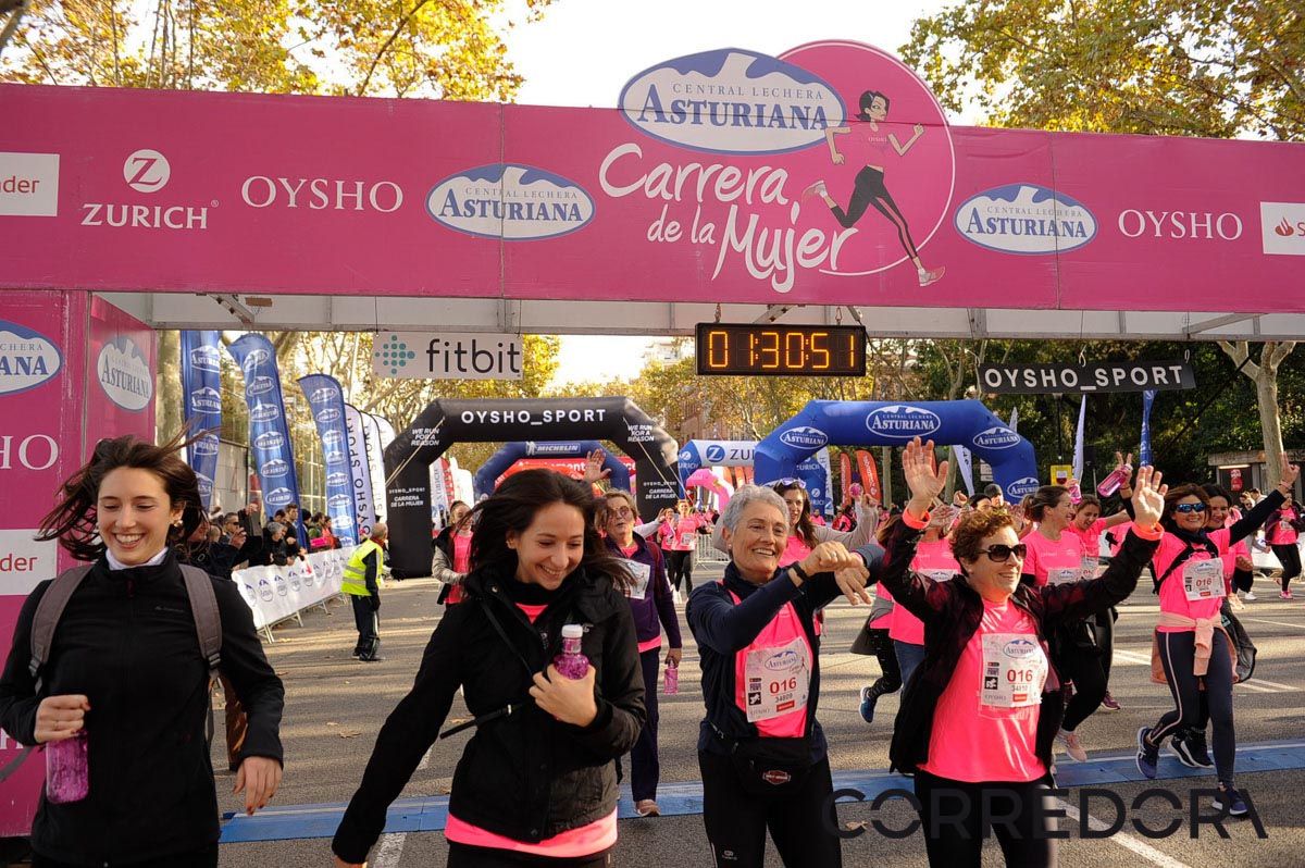 Llegada de la Carrera de la Mujer de Barcelona (ARCO IZQUIERDO 74)