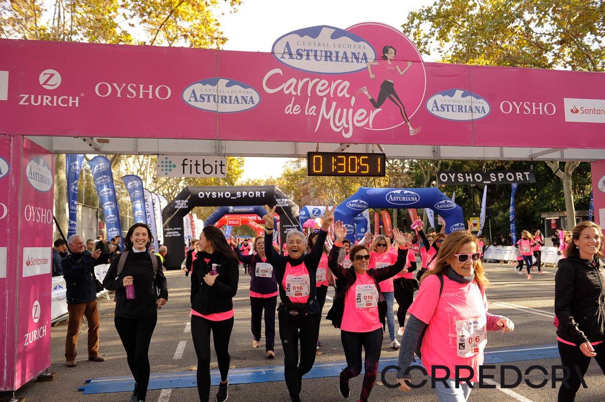 Llegada de la Carrera de la Mujer de Barcelona (ARCO IZQUIERDO 74)
