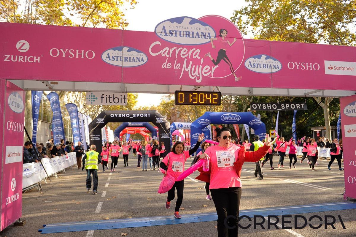 Llegada de la Carrera de la Mujer de Barcelona (ARCO IZQUIERDO 73)
