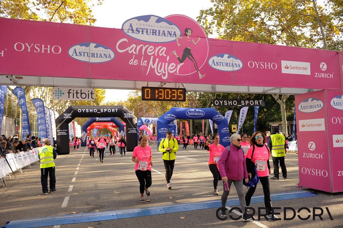 Llegada de la Carrera de la Mujer de Barcelona (ARCO IZQUIERDO 73)