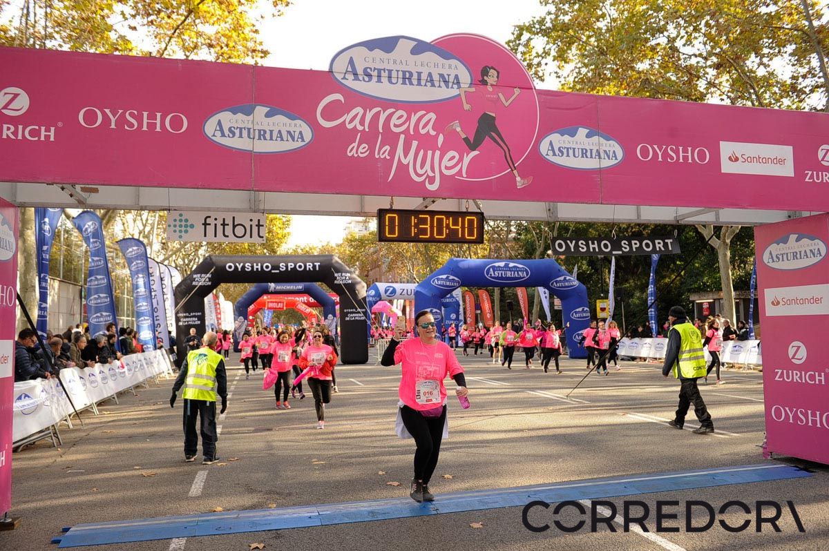Llegada de la Carrera de la Mujer de Barcelona (ARCO IZQUIERDO 73)