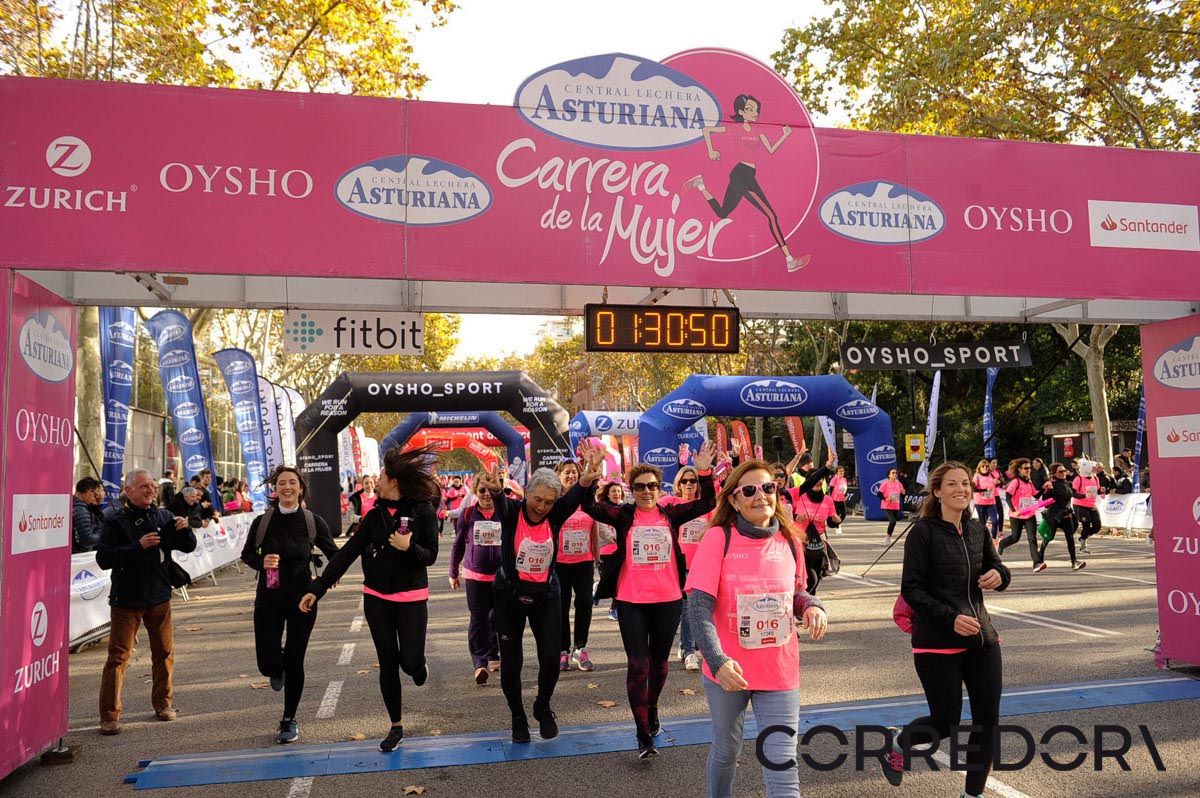 Llegada de la Carrera de la Mujer de Barcelona (ARCO IZQUIERDO 74)