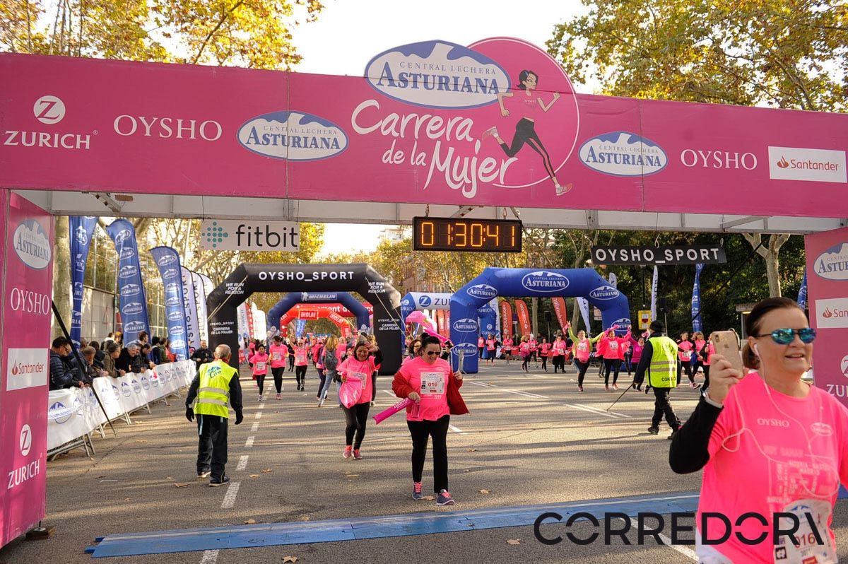 Llegada de la Carrera de la Mujer de Barcelona (ARCO IZQUIERDO 73)