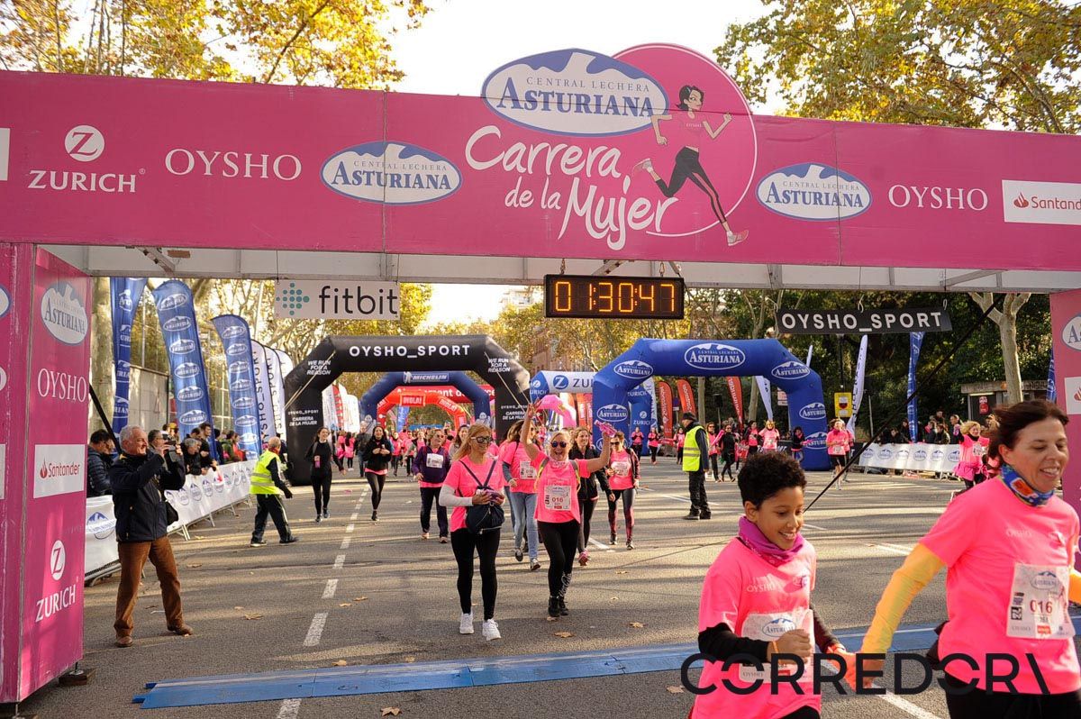 Llegada de la Carrera de la Mujer de Barcelona (ARCO IZQUIERDO 74)