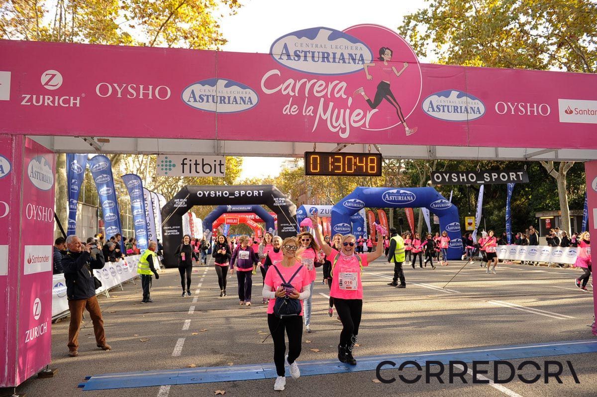 Llegada de la Carrera de la Mujer de Barcelona (ARCO IZQUIERDO 74)