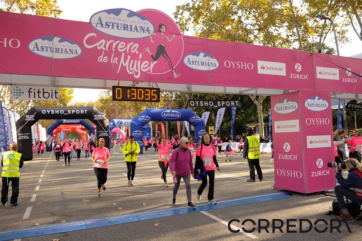 Llegada de la Carrera de la Mujer de Barcelona (ARCO IZQUIERDO 73)