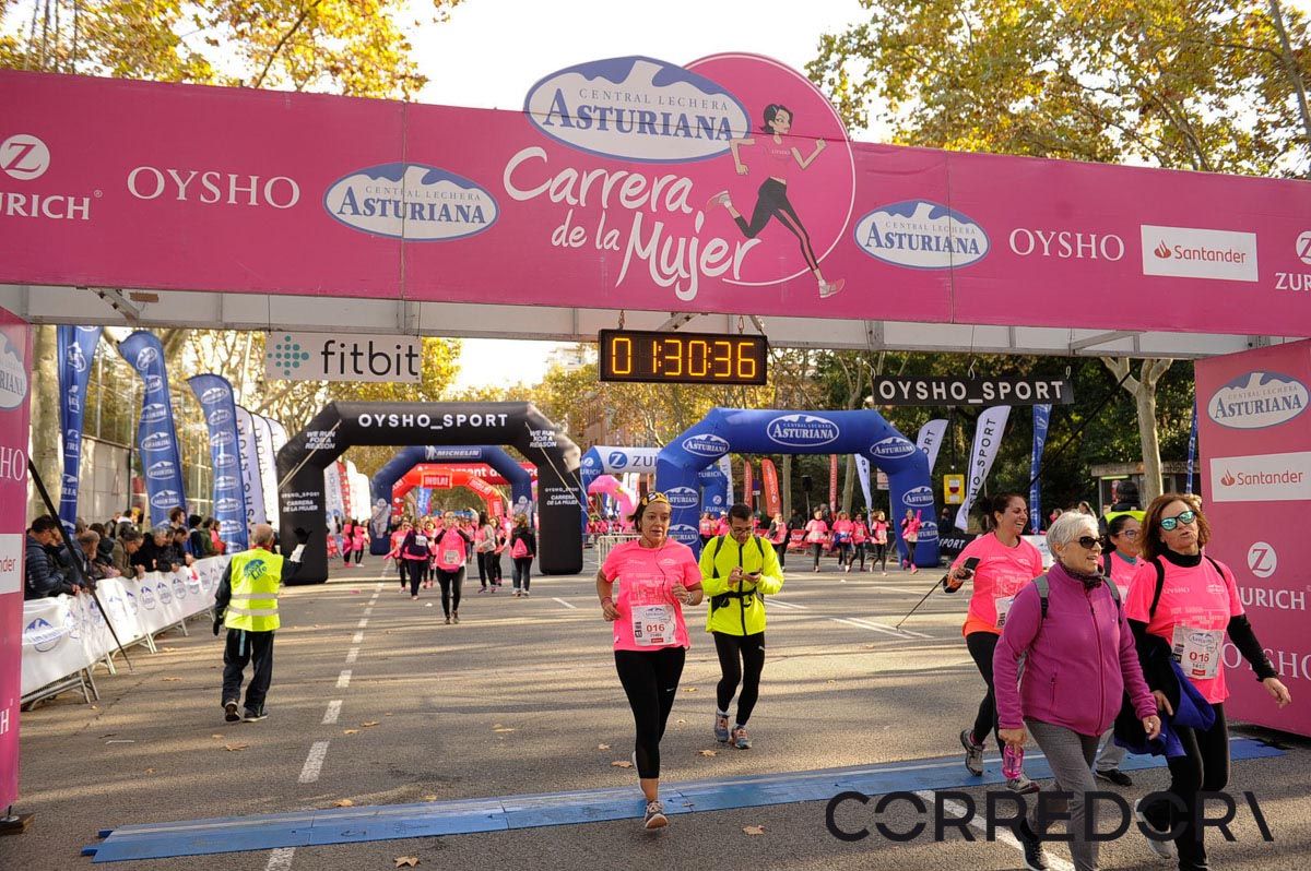 Llegada de la Carrera de la Mujer de Barcelona (ARCO IZQUIERDO 73)