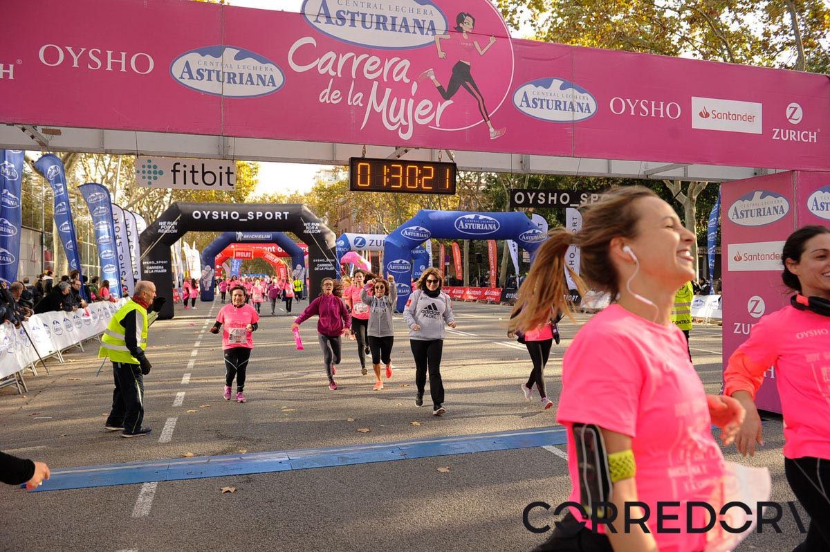 Llegada de la Carrera de la Mujer de Barcelona (ARCO IZQUIERDO 73)