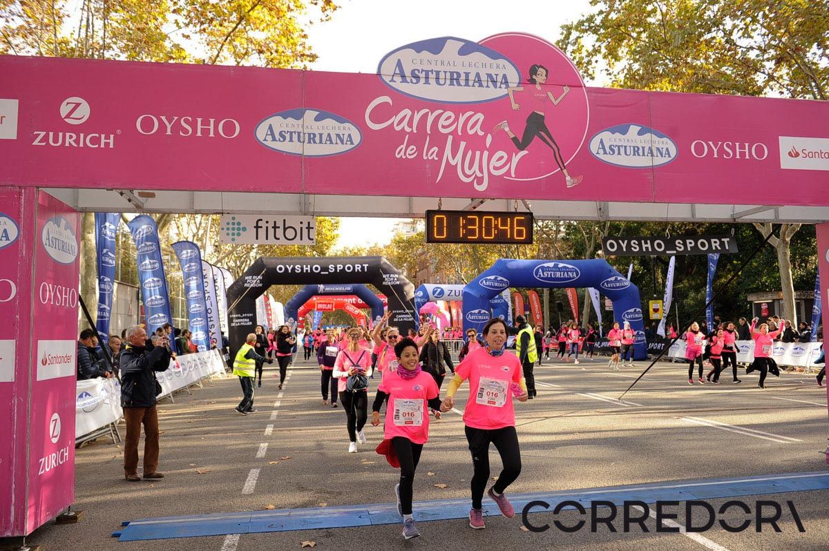 Llegada de la Carrera de la Mujer de Barcelona (ARCO IZQUIERDO 74)