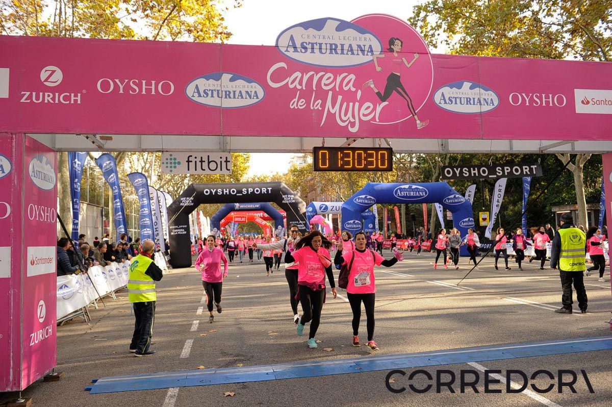 Llegada de la Carrera de la Mujer de Barcelona (ARCO IZQUIERDO 73)