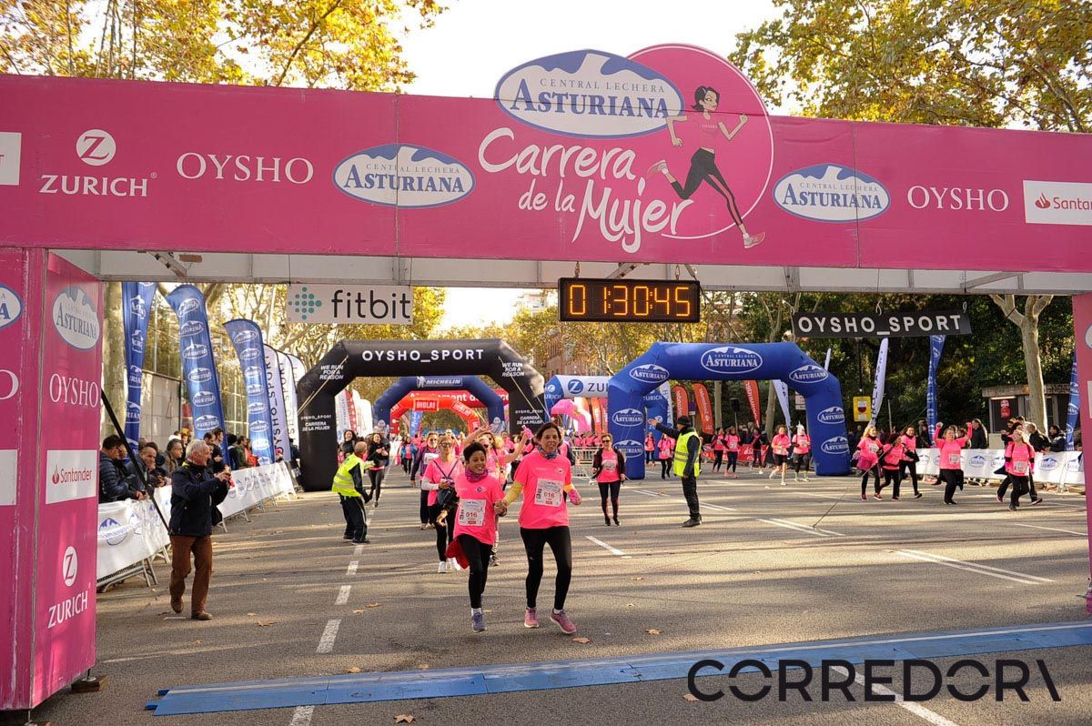 Llegada de la Carrera de la Mujer de Barcelona (ARCO IZQUIERDO 73)