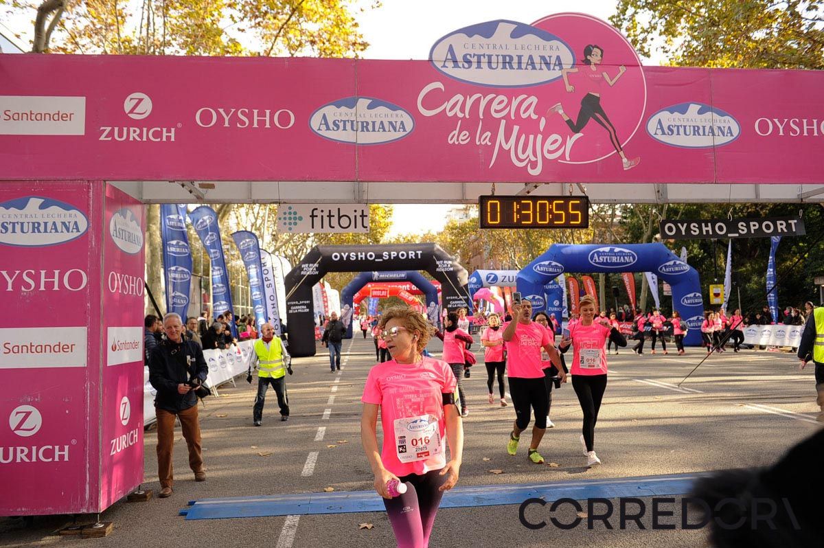Llegada de la Carrera de la Mujer de Barcelona (ARCO IZQUIERDO 74)